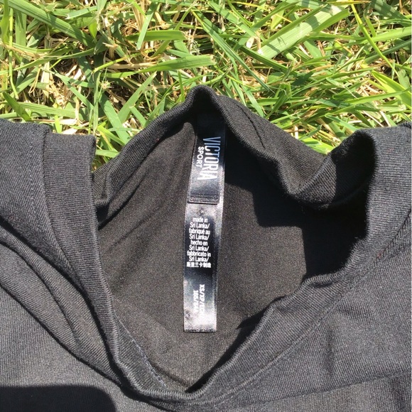 Victoria’s Secret Victoria Sport Black Long Sleeve Crop Top XSmall Activewear - Picture 3 of 5